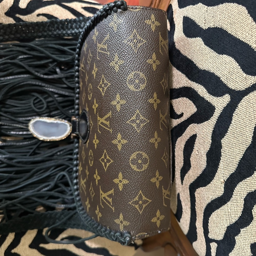 Louis Vuitton Black and Brown Monogram Crossbody Bag - Picture 15 of 16